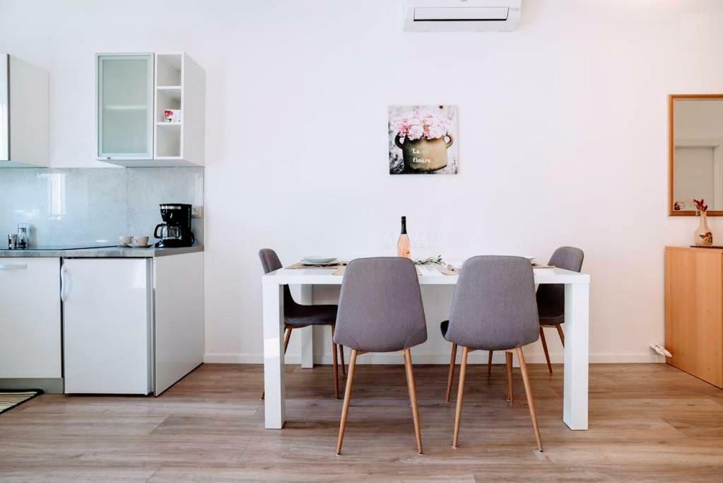 Holiday Apartments Mediterraneo Funtana Exterior photo